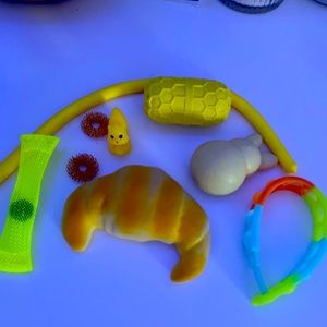Yellow fidget pack